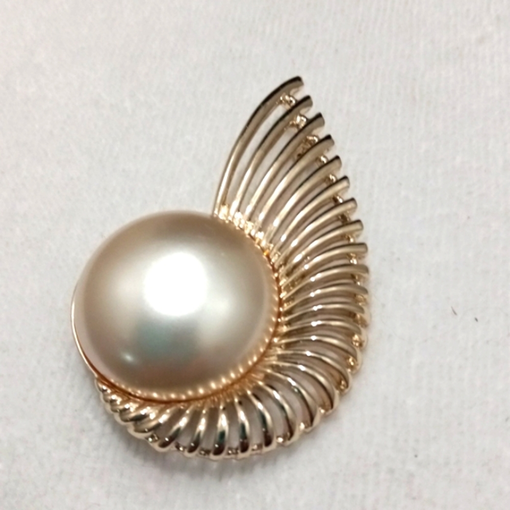 Vintage 1950 Era Sara Coventry Faux Pearl Wing Pin